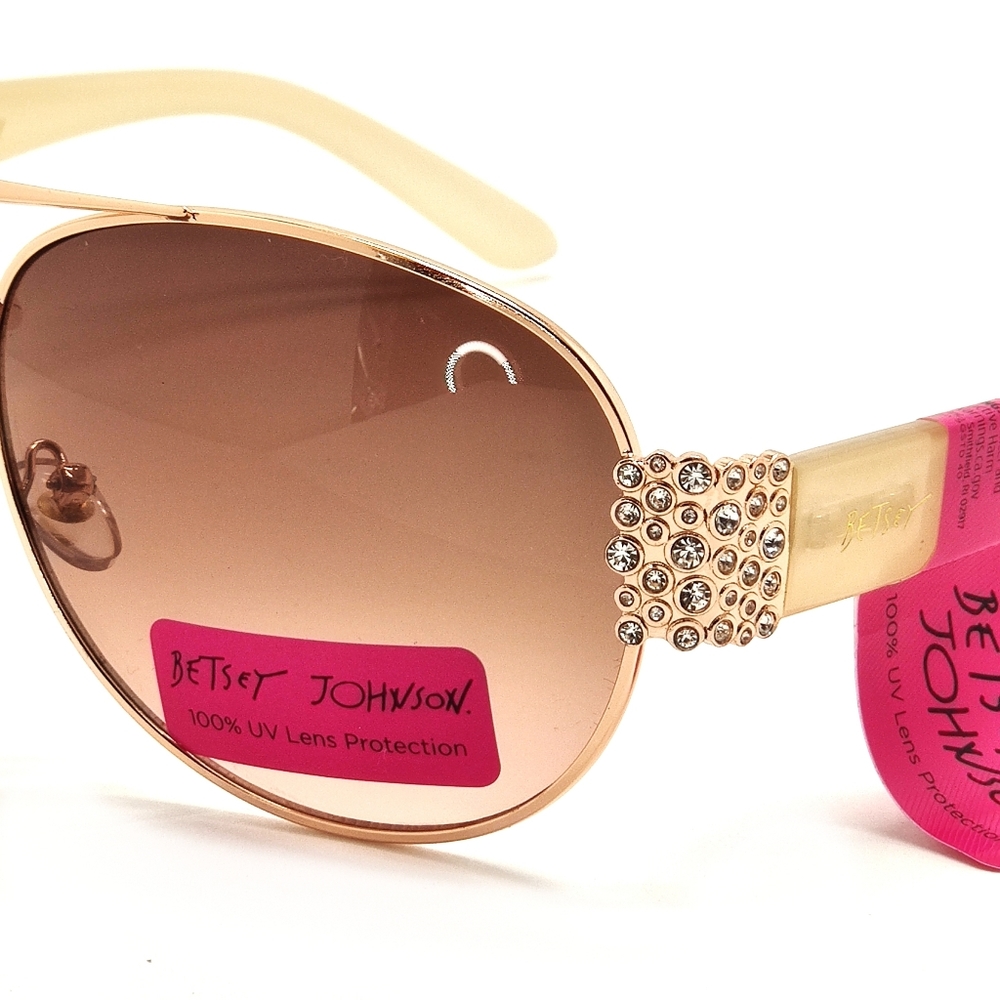 Betsey Johnson Sunglasses - Picture 4 of 5